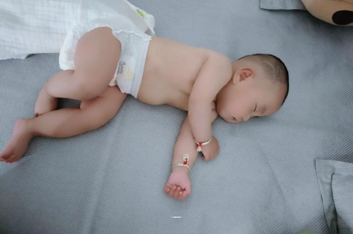 林芝宝宝发烧可以喝牛奶吗
